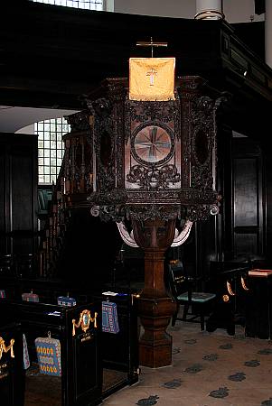 St Clement Danes - The Pulpit